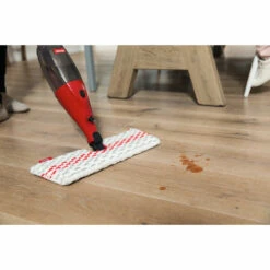 Vileda 1-2 Spray MAX - Dweilsysteem Met Spray En Pad In Microvezels Rood Wit 8 Vileda 1-2 Spray MAX - Dweilsysteem Met Spray En Pad In Microvezels Rood Wit -Dreft Winkel 1020223 3